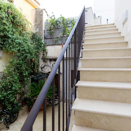 La Corte E Il Dammuso *